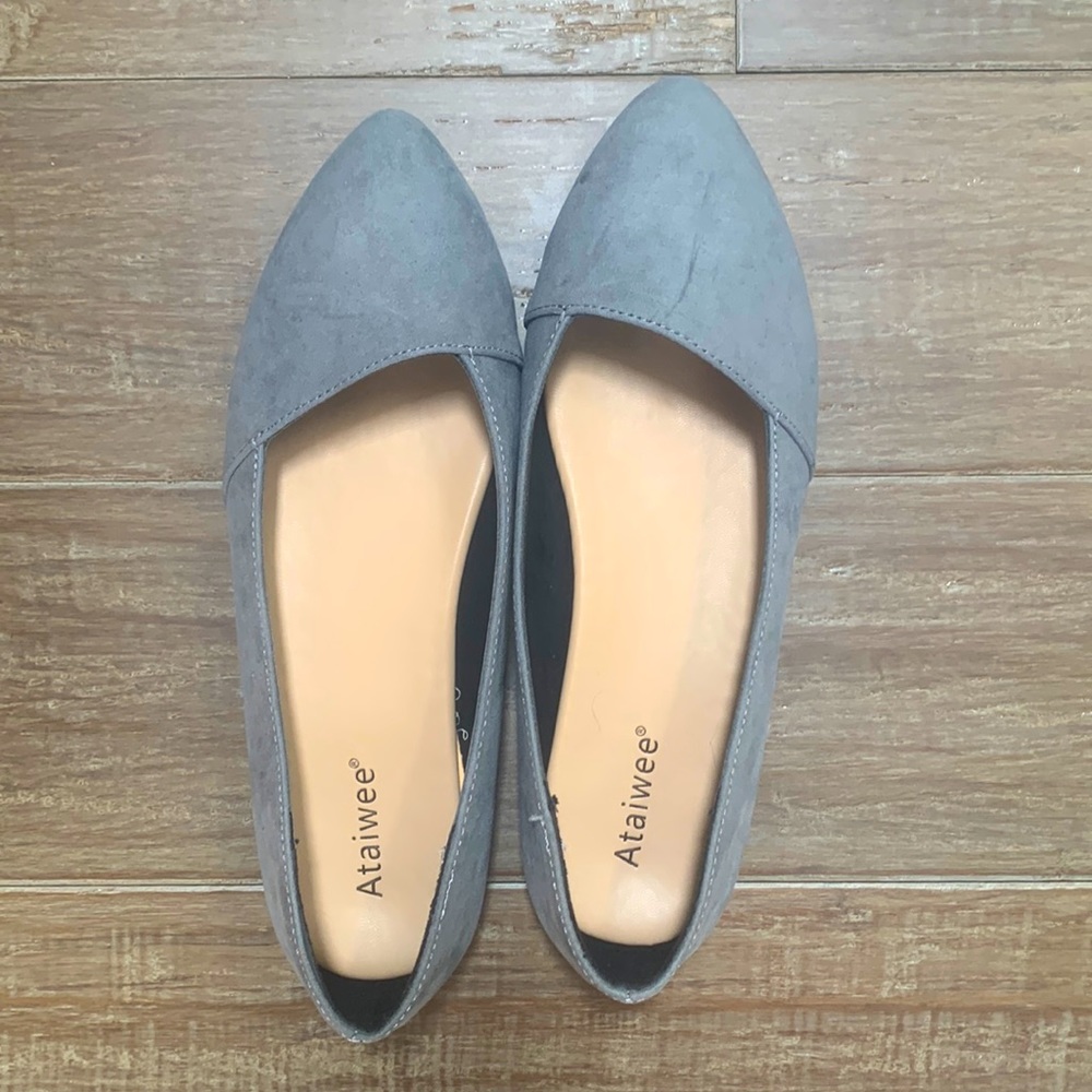 *NEVER WORN* Gray Ataiwee size 9 ballet flats